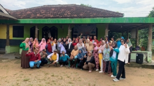 Lansia Antusias Ikuti Kegiatan Sosial di Desa Sumber Jaya
